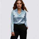 Charlotte – Elegantna Satenska Bluza s V-Izrezom