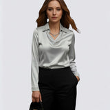 Charlotte – Elegantna Satenska Bluza s V-Izrezom